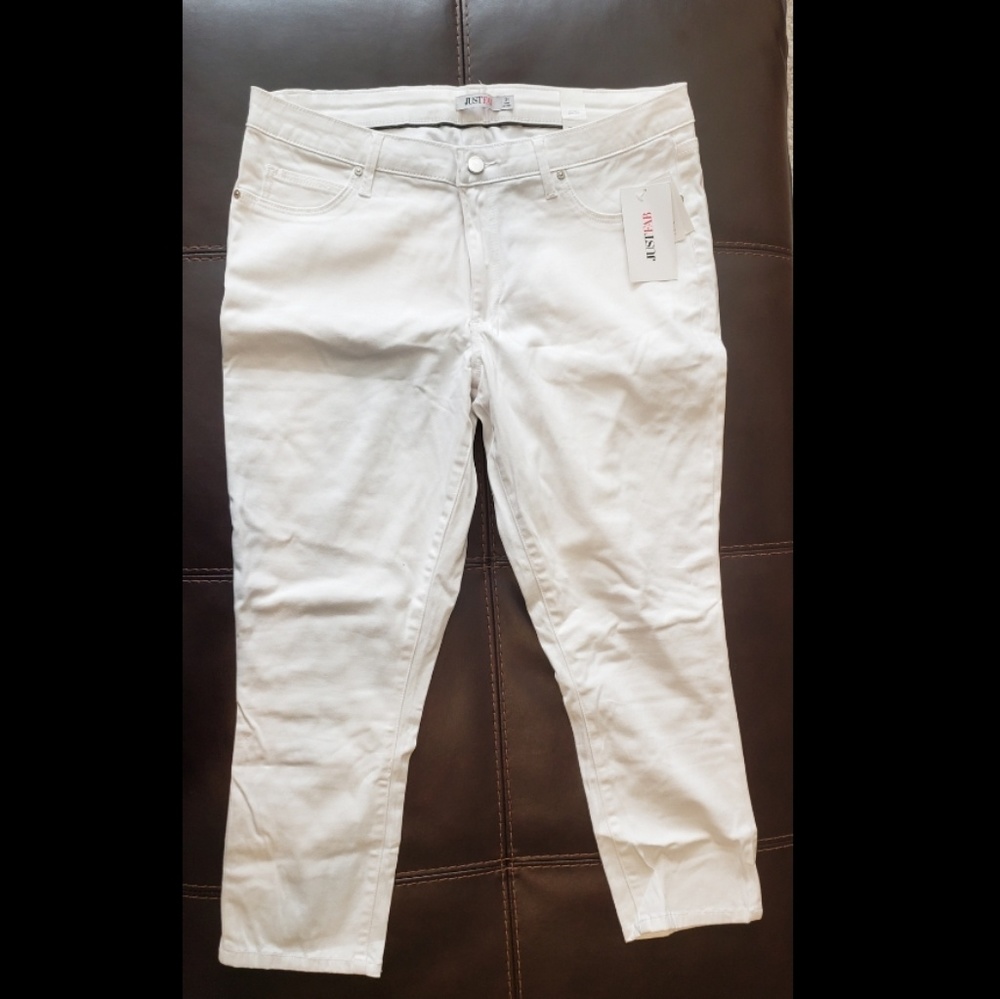 Just Fab White Capri Pants Size 34